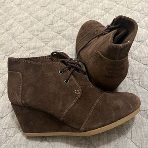 Dark brown GUC Toms ankle boots